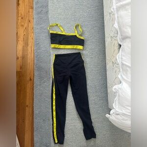 SPLITS59 SET 
sz small leggings & sz small sports bra 
navy & citron green